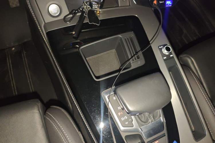 Used Audi Q5L 2022 40T Fashionable and Dynamic Model
