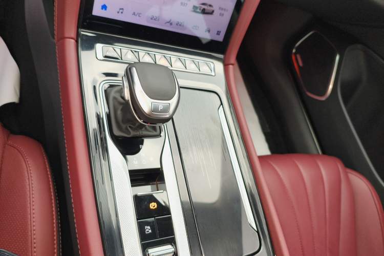 Used Hongqi H5 2024 2.0T Automatic Smart Connect Flagship Edition
