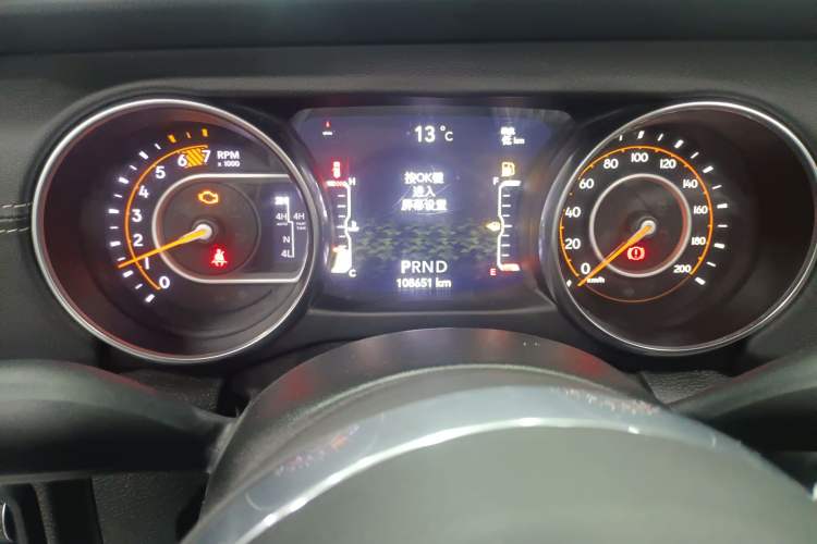 Used Jeep Wrangler 2019 2.0T Sahara Four-Door Brilliant Top Version China VI Emission Standard