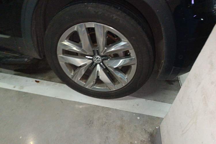 Used Volkswagen Teramont 2019 380TSI Four-Wheel Drive Flagship Model China V Standard Right Front Wheel Hub