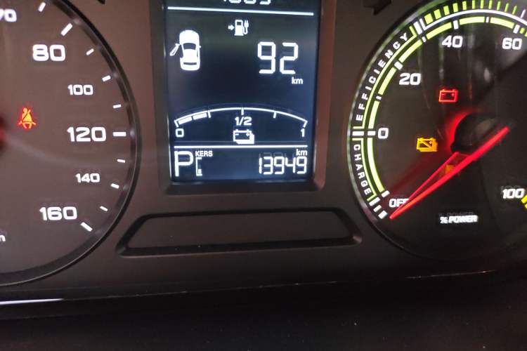 Used Roewe Clever 2022 311km QiQi BoBo Edition Odometer Close Up