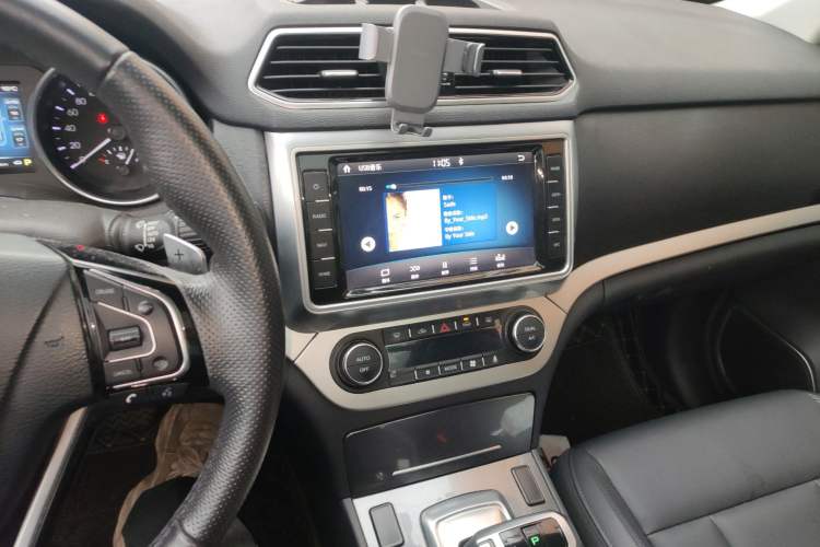 Used Haval H6 Coupe 2017 Red-Label 2.0T Automatic Two-Wheel Drive Elite Model