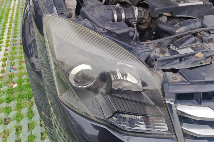 Used Haval H5 Classic 2015 2.0T Diesel Manual Two-Wheel Drive Entry-Level Version
