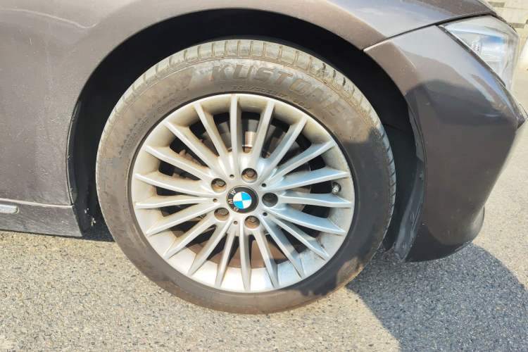 Used BMW 3 Series 2013 Facelifted 320Li Luxury Design Package
