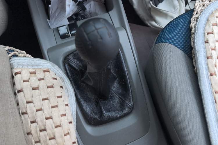 Used Chevrolet Sail 2010 Sedan 1.2L Manual Fashion Edition Gear Lever