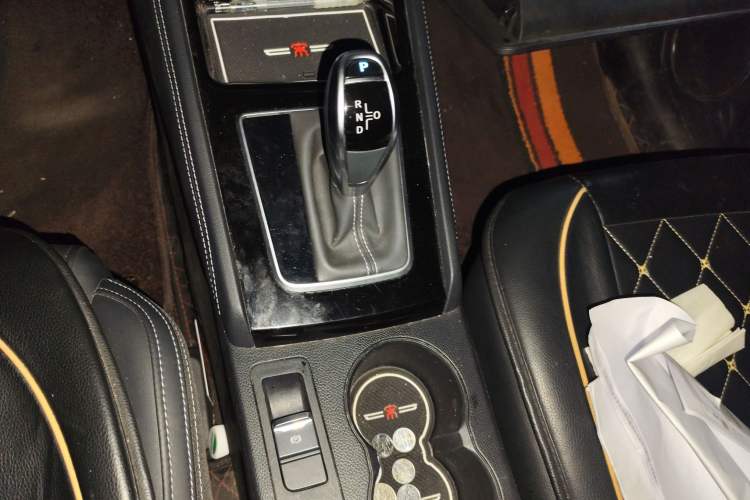 Used BYD Song 2021 Classic Edition 1.5T Automatic Elite Model Gear Lever