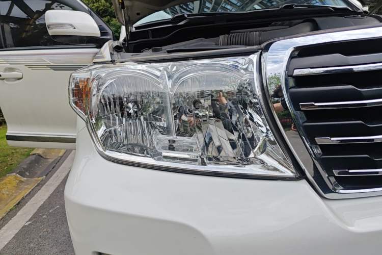 Used Toyota Land Cruiser 2012 4.0L Automatic GX-R Right Front Headlight