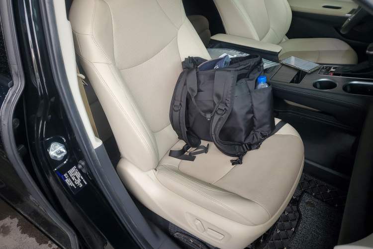 Used Toyota SIENNA 2021 2.5L Hybrid Premium Edition Right Front Seat