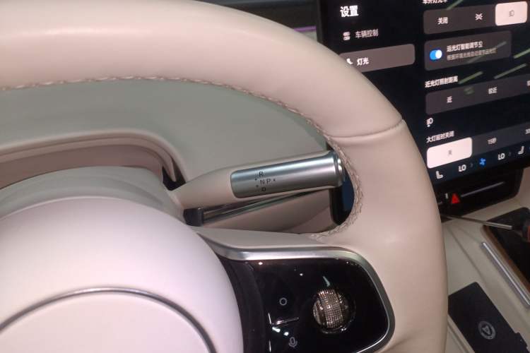 Used Hima Luxeed R7 2025 Range-Extended Version 251 km Max Gear Lever