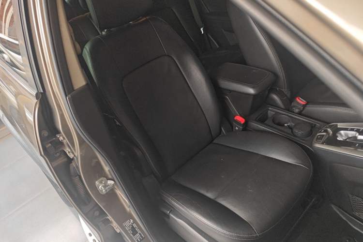 Used Chevrolet Captiva 2015 2.4L 4x4 Flagship Edition 7-Seater
