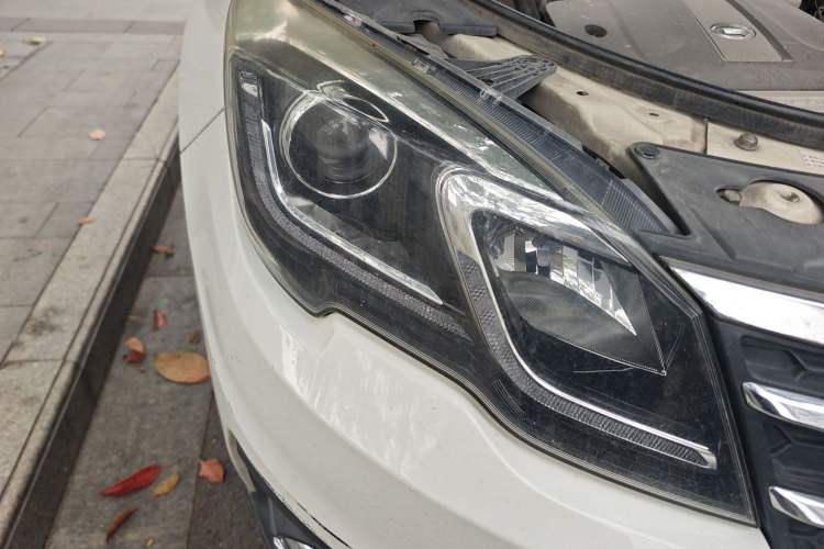 Used GAC Trumpchi GS5 Super 2016 1.8T Automatic All-Wheel-Drive Anniversary Edition Right Front Headlight