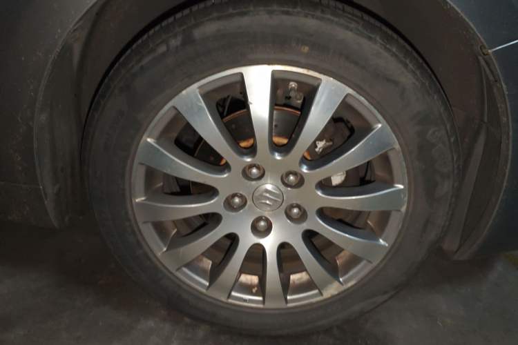 Used Suzuki Kizashi 2011 2.4L Two-Wheel Drive Manual Standard Edition
