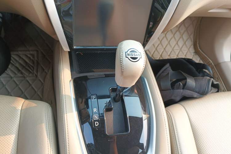 Used Nissan X-Trail 2014 2.0L CVT Comfort Edition 2WD Gear Lever