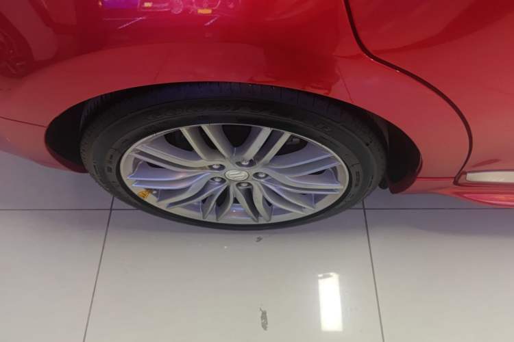 Used Suzuki Kizashi 2011 2.4L Two-Wheel Drive Sport with Navigation
