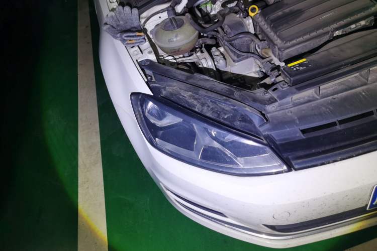 Used Volkswagen Golf 2016 1.6L Manual Fashion Edition Right Front Headlight