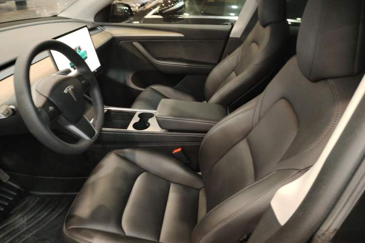 Used Tesla Model Y 2022 Long-Range All-Wheel-Drive Version Left Front Seat