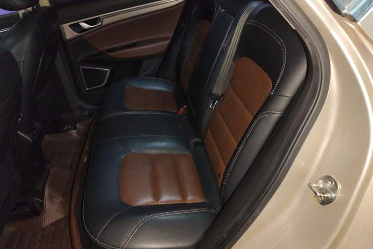 Used Geely Auto Emgrand GS 2017 Elegant Edition 1.3T Automatic Smart Connectivity Model Interior 4