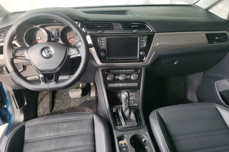 Used Volkswagen Touran 2018 Volkswagen Touran L 280TSI DSG Boundary Edition 7 Seats China VI Standard