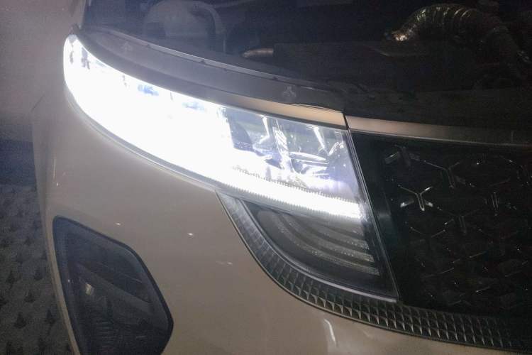 Used Kia KX5 2019 1.6T Automatic Two-Wheel Drive Luxury Edition Right Front Headlight