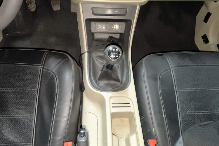 Used Roewe 360 2015 1.5L Manual Elite Edition Gear Lever