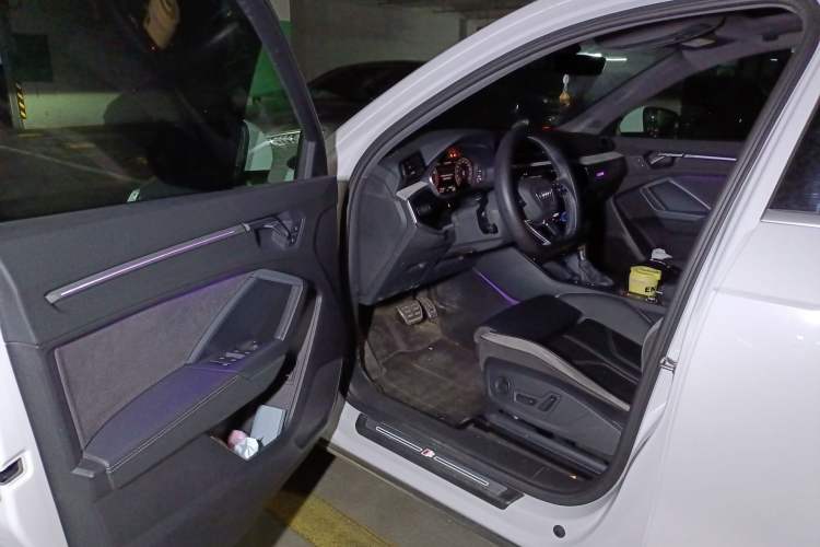 Used Audi Q3 2024 35 TFSI Fashion Dynamic Edition Driver Seat