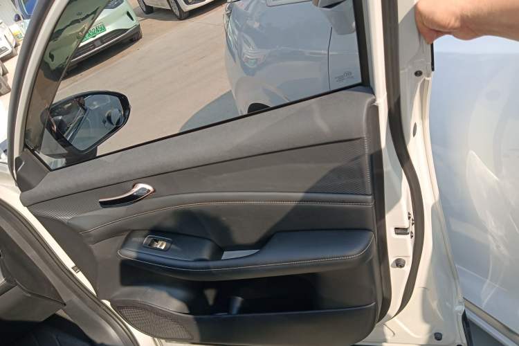 Used Baojun Yunhai 2024 600km Pure Electric Version Right Front Door Interior