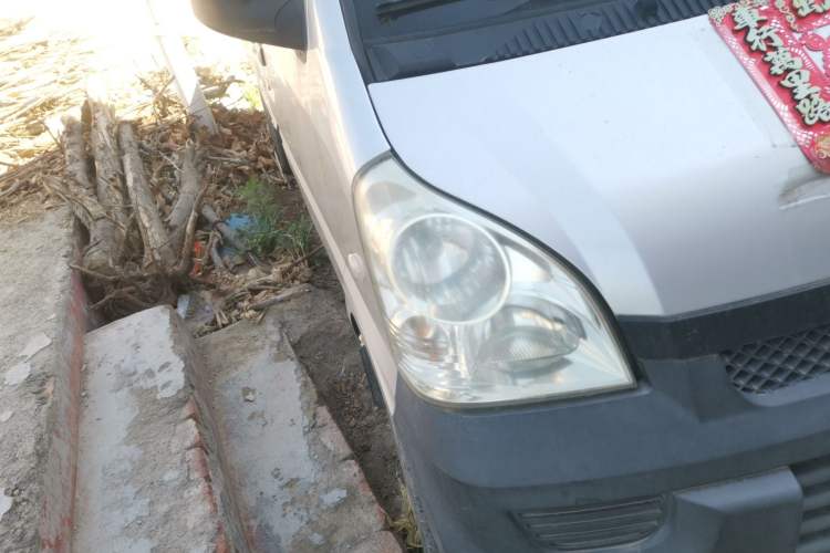 Used Wuling Zhiguang Small Truck 2016 1.2L Single-Row LSI Right Front Headlight