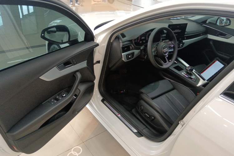 Used Audi A4L 2022 40 TFSI Fashion Dynamic Model Driver Seat