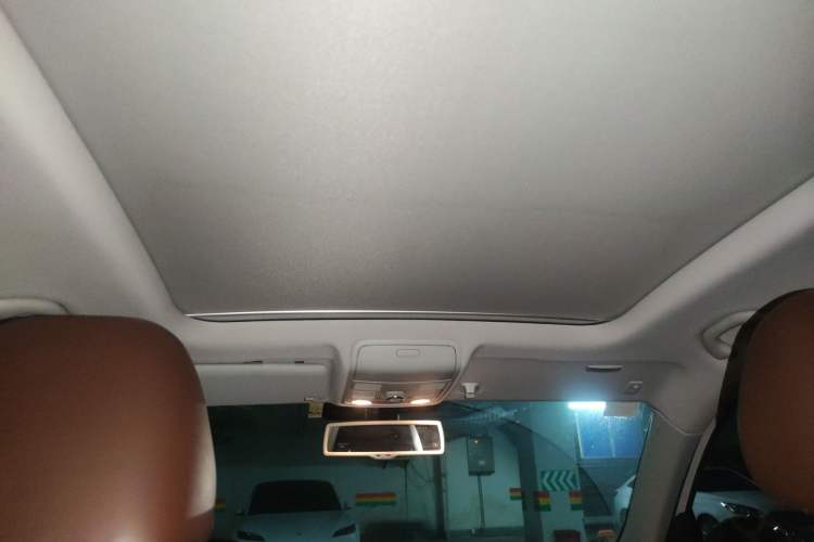 Used Volkswagen Tiguan 2015 2.0 TSI Automatic All-Wheel Drive Luxury Edition Headliner