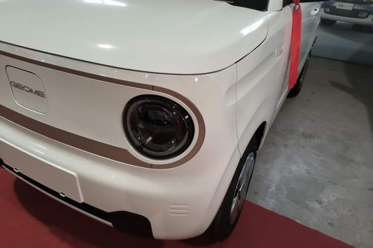 Used Geely Galaxy Panda 2024 Panda Mini 200km Endurance Bear Left Front Headlight