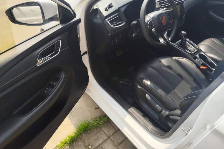 Used Roewe i5 2020 1.5L Automatic 4G Connect Luxury Flagship Edition
