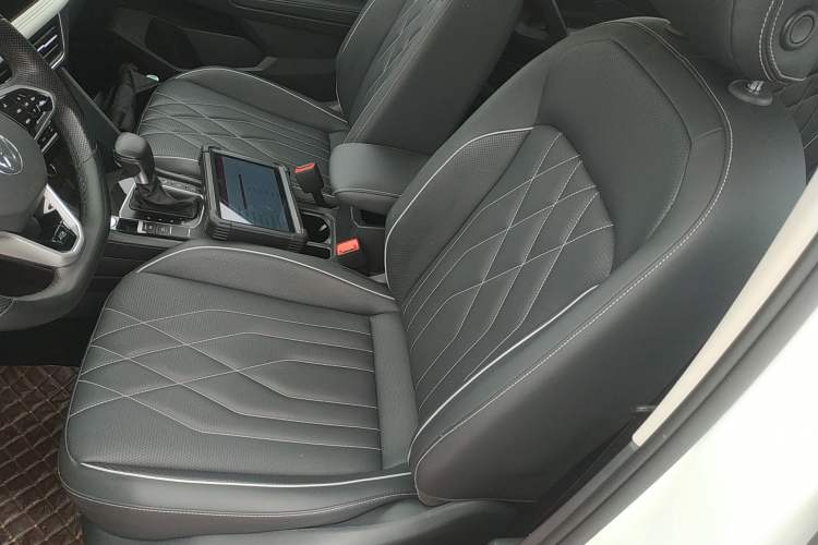 Used Volkswagen Tiguan L 2023 Restyled 330TSI Automatic Two-Wheel Drive R-Line Enhanced Comfort Version Left Front Seat