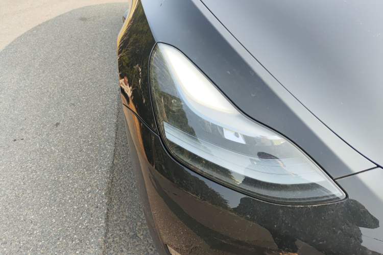 Used Tesla Model Y 2023 Long-Range All-Wheel-Drive Version Right Front Headlight