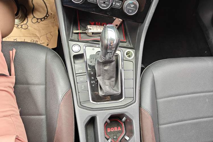 Used Volkswagen Bora 2019 1.5L Automatic Elite Version Gear Lever