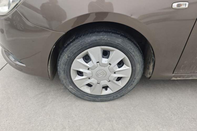 Used Baojun 630 2013 1.5L manual standard version