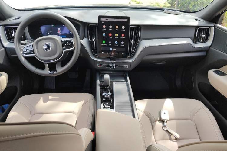 Used Volvo XC60 2026 B5 4x4 Smart Luxury Edition
