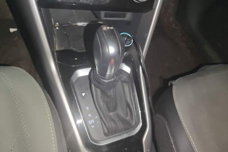 Used Volkswagen T-ROC 2020 230TSI DSG Two-Wheel Drive Advanced Version Gear Lever