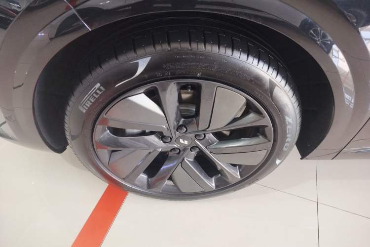 Used Li Auto L6 2024 Pro Model Left Front Wheel Hub