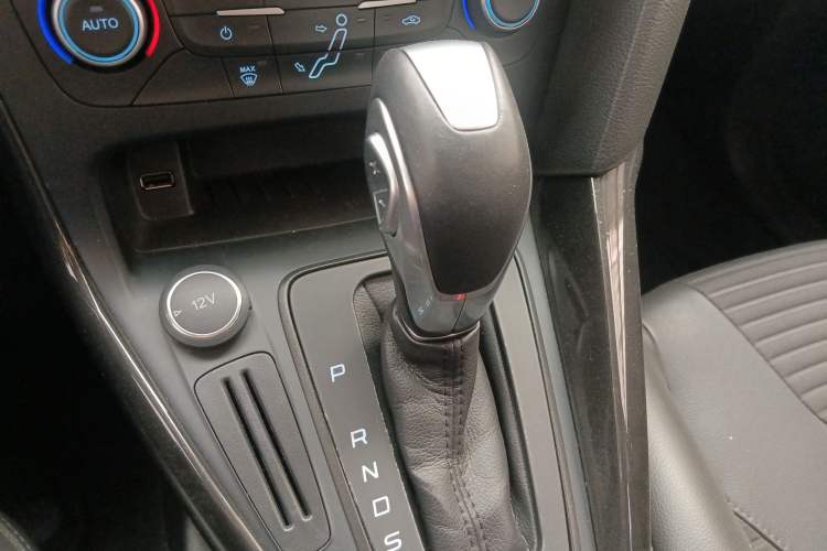 Used Ford Focus 2017 Hatchback 1.6L Automatic Fashion Edition Smart Drive Version
