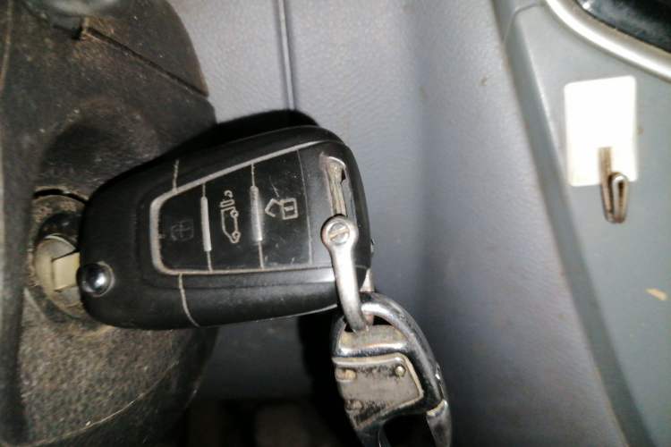 Used SAIC MAXUS Xintu V80 2023 2.0T Manual Classic City Delivery King Long Wheelbase Mid-Roof 3-Seater