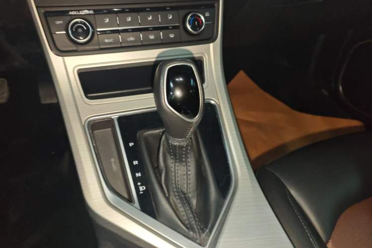 Used Geely Auto Vision 2018 1.5L Automatic Happiness Edition Gear Lever