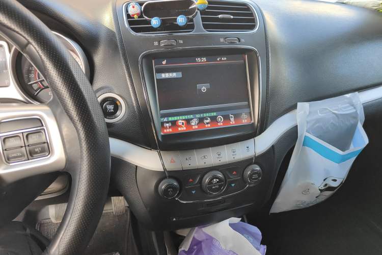 Used Dodge Journey 2013 2.4L Two-Wheel Drive Luxury Version Audio And AC Panel