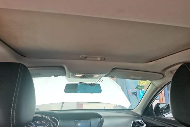 Used Venucia T90 2017 2.0L CVT Smart Edition Headliner