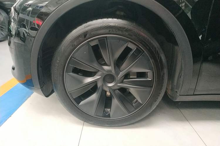 Used Tesla Model Y 2023 Rear-Wheel-Drive Version
