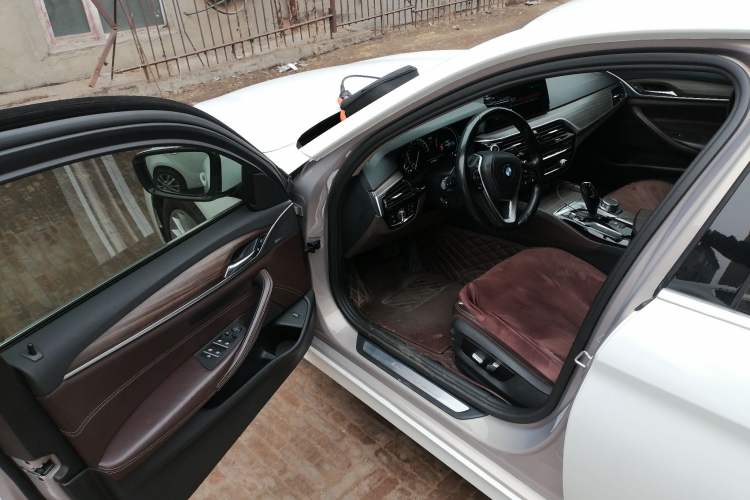 Used BMW 5 Series 2018 530Li Leading Edition Luxury Package Driver Seat