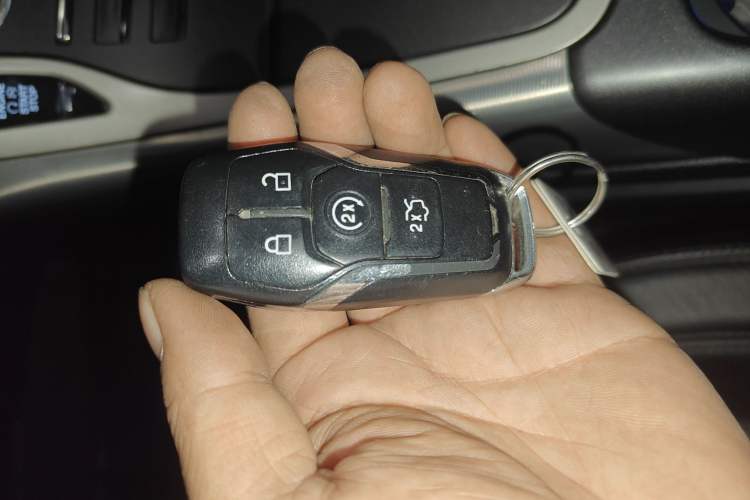 Used Lincoln MKX 2015 2.0T Two-Wheel Drive Deluxe Edition