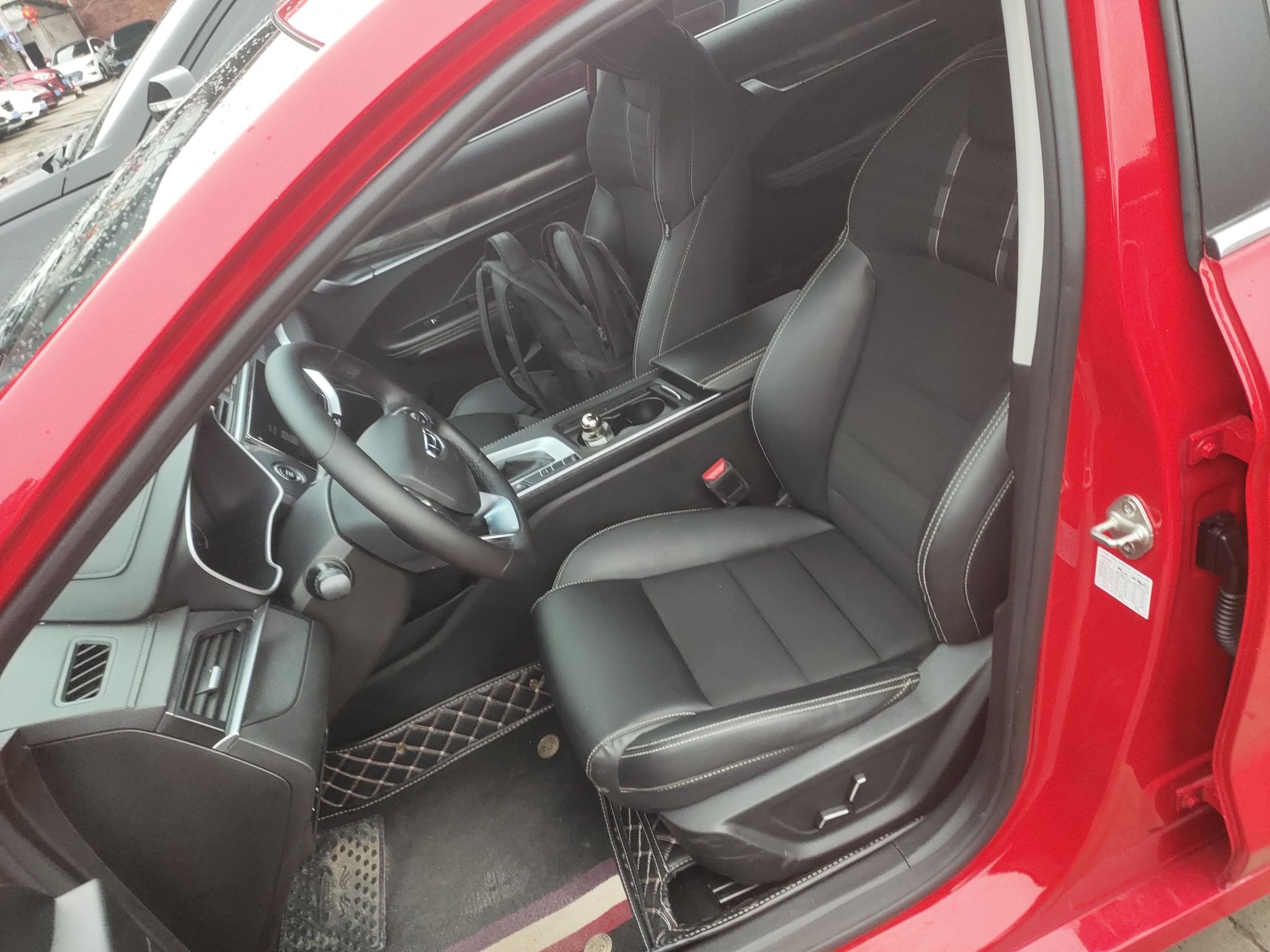 Переднее сиденье в автомобиле