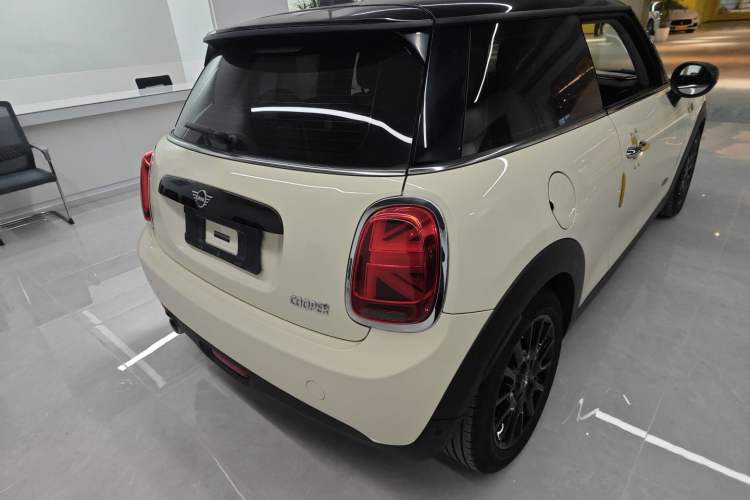 Used MINI MINI 2021 1.5T COOPER Classic Edition