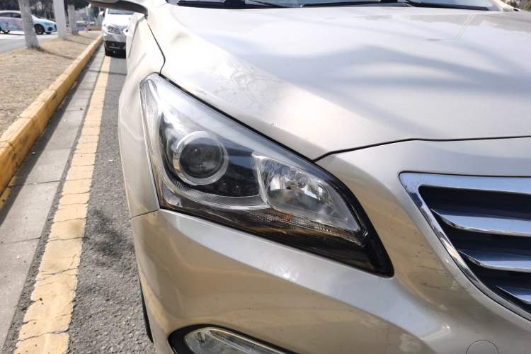 Used Hyundai Mistra 2014 1.8L Automatic Smart GLS Right Front Headlight