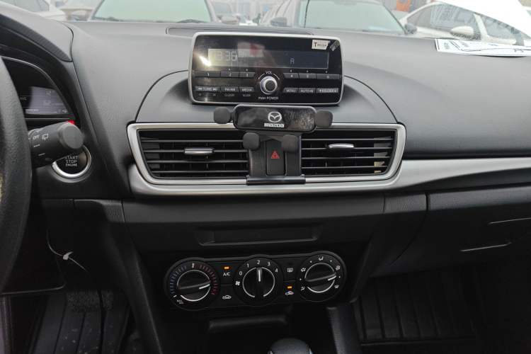 Used Mazda Mazda 3 Axela 2017 Hatchback 1.5L Automatic Comfort Model Emission Standard China V